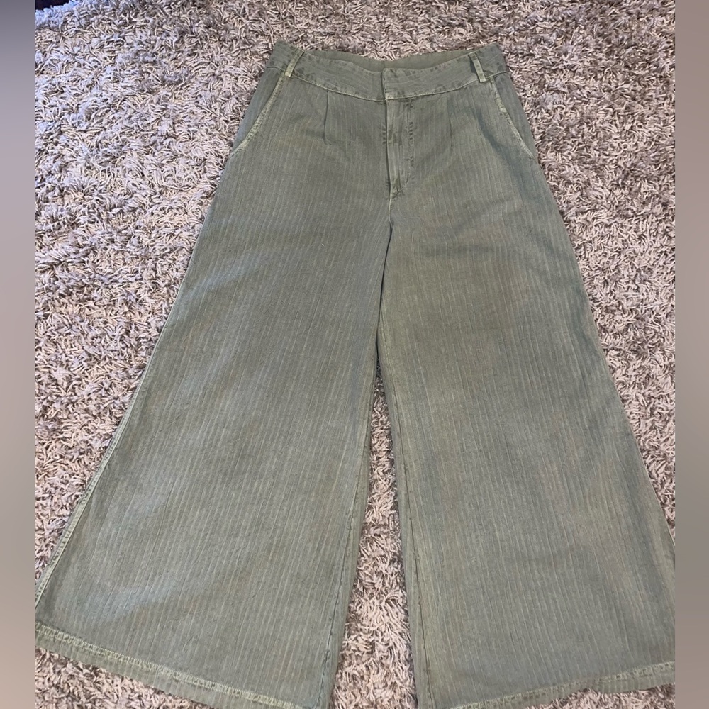 Women’s Pleat Wide-Leg Pants